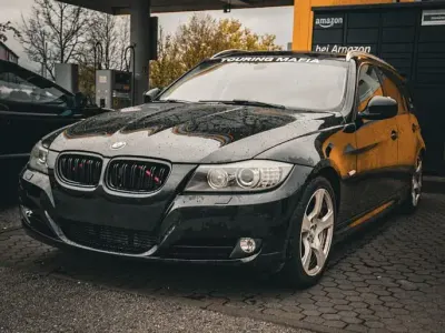 Gebraucht BMW 320 Exclusive 184 PS (135 kW) 2011 Schwarz Kombi