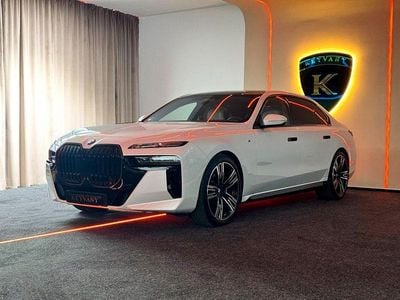 Gebraucht BMW 740 Sport Line 299 PS (219 kW) 2024 Weiß Limousine