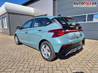 Neu Hyundai i20 90 PS (66 kW) 2026 Mangrove green Kleinwagen