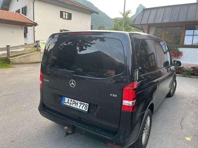 Mercedes V220