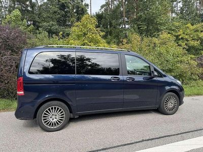 Mercedes V220