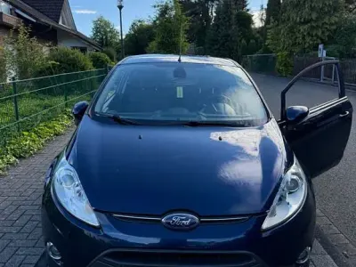 Gebraucht Ford Fiesta Titanium 97 PS (71 kW) 2012 Blau Limousine