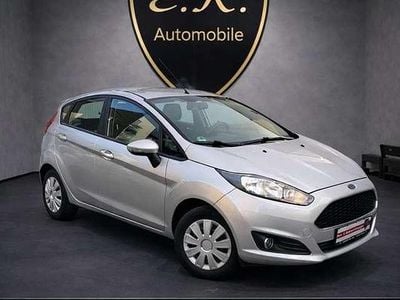 Gebraucht Ford Fiesta Celebration 101 PS (74 kW) 2017 Polarsilber metallic Kleinwagen