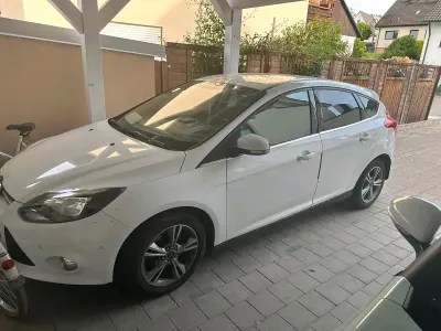 Gebraucht Ford Focus 125 PS (91 kW) 2012 Weiß Limousine