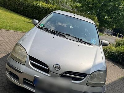 Nissan Almera Tino