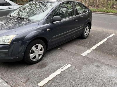 Gebraucht Ford Focus Ambiente 101 PS (74 kW) 2006 Grau Limousine