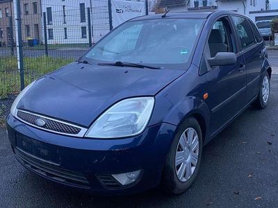 Usata Ford Fiesta Trend 80 CV (58 kW) 2003 Blu Utilitaria