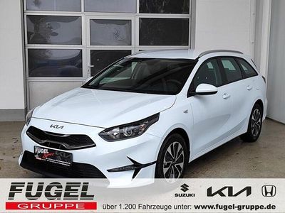 Neu Kia Ceed Sportswagon Play 101 PS (74 kW) 2025 Casa white Kombi