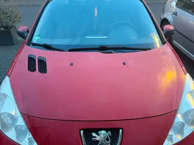 Gebraucht Peugeot 206+ 75 PS (55 kW) 2009 Rot Kleinwagen