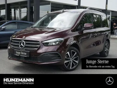 Gebraucht Mercedes T180 Progressive 116 PS (85 kW) 2023 Rubellitrot metallic metallic Van / Kleinbus