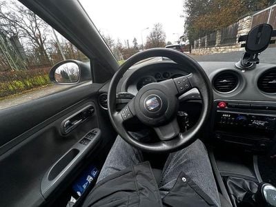 Grau Gebraucht 2006 Seat Ibiza Kleinwagen | 2.300 €