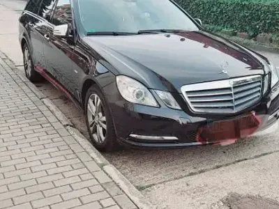 Gebraucht Mercedes E250 Elegance 204 PS (150 kW) 2012 Schwarz Limousine