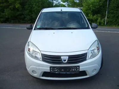 Gebraucht Dacia Sandero 75 PS (55 kW) 2009 Gletscherweiss Kleinwagen