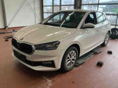 Gebraucht Skoda Fabia Ambition 95 PS (69 kW) 2022 Candyweiss Kleinwagen