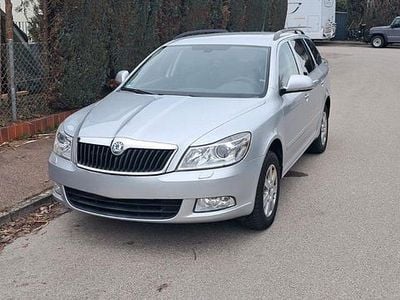 Gebraucht Skoda Octavia Family 105 PS (77 kW) 2011 Silber Kombi