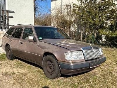 Gebraucht Mercedes E220 132 PS (97 kW) 1987 Braun Kombi