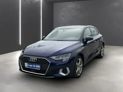 Gebraucht Audi A3 Advanced Plus 116 PS (85 kW) 2022 Blau metallic Limousine