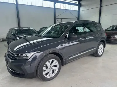 Gebraucht VW Tiguan Life 150 PS (110 kW) 2022 Grau SUV