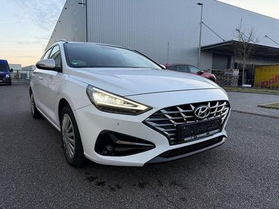 Weiß Gebraucht 2020 Hyundai i30 Intro Edition Kombi | 12.999 € (Fairer Preis)