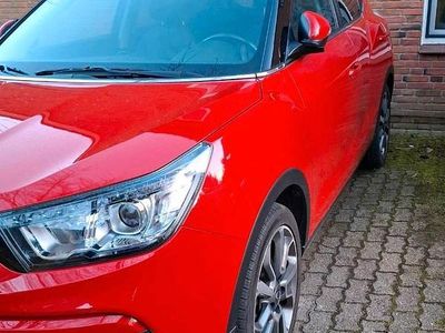 Gebraucht Ssangyong (KGM) Tivoli 128 PS (94 kW) 2015 Rot SUV