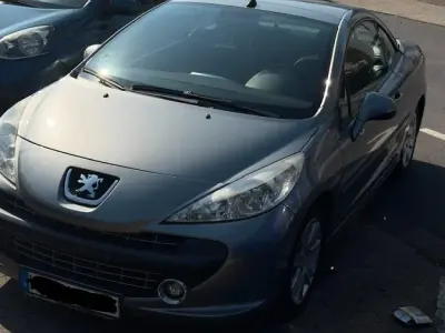 Gebraucht Peugeot 207 CC 120 PS (88 kW) 2007 Silber Cabrio