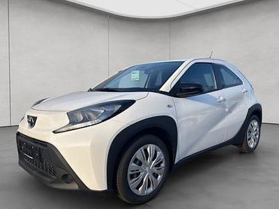 Neu Toyota Aygo X Business Edition 72 PS (52 kW) 2025 Weiß SUV