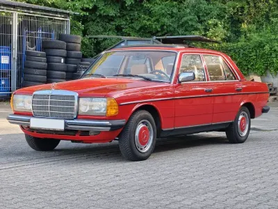 Gebraucht Mercedes 230 136 PS (100 kW) 1984 Rot Limousine