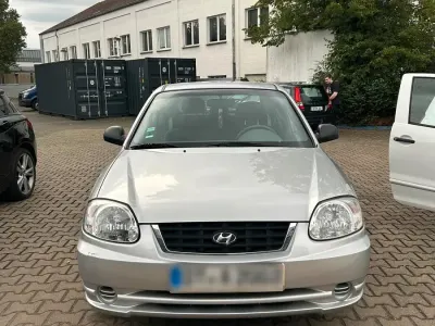 Gebraucht Hyundai Accent 86 PS (63 kW) 2005 Silber Limousine