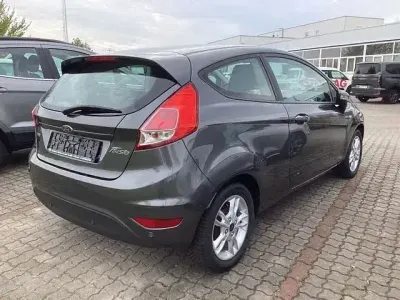 Gebraucht Ford Fiesta Celebration 101 PS (74 kW) 2017 Magnetic graumetallic (metallic) Kleinwagen