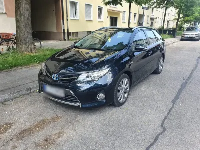 Gebraucht Toyota Auris Hybrid 132 PS (97 kW) 2013 Blau Kombi