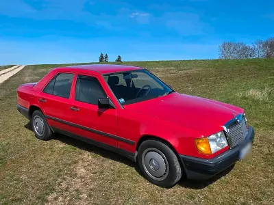 Gebraucht Mercedes E230 132 PS (97 kW) 1987 Rot Limousine