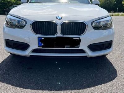 gebraucht BMW 118 1erEZ 12/2017 weiß Auto