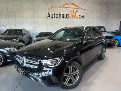 Używany Mercedes GLC220 194 KM (142 kW) 2022 Czarny SUV
