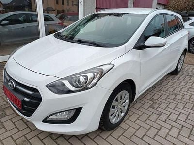Weiß Gebraucht 2017 Hyundai i30 Trend Kombi | 9.490 € (Guter Preis)