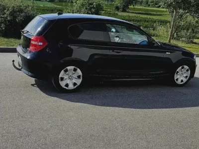 Gebraucht BMW 318 143 PS (105 kW) 2011 Schwarz Limousine