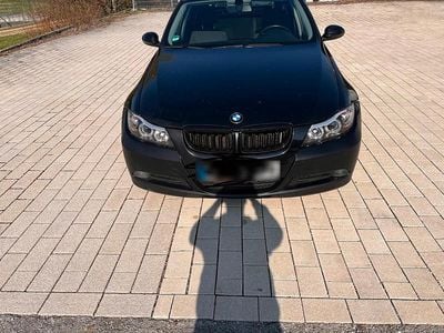 Gebraucht BMW 320 163 PS (119 kW) 2007 Schwarz Kombi