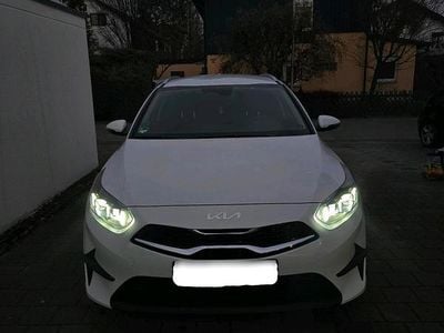 Weiß Gebraucht 2024 Kia Ceed GT Spirit Kombi | 22.000 € (Superpreis)