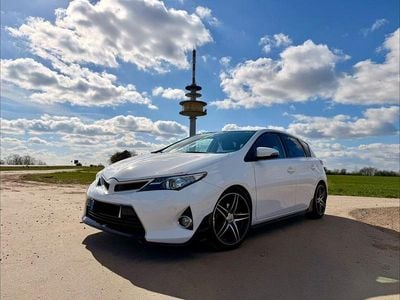 Gebraucht Toyota Auris 132 PS (97 kW) 2014 Weiß Limousine