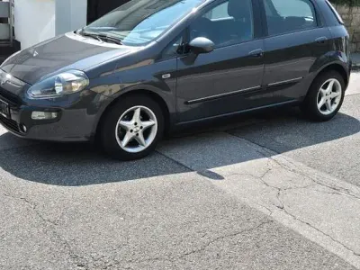 Gebraucht Fiat Punto Pop 77 PS (56 kW) 2011 Grau Kleinwagen