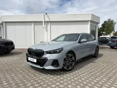 Gebraucht BMW 520 M Sport 197 PS (144 kW) 2025 M brooklyn grau metallic Limousine