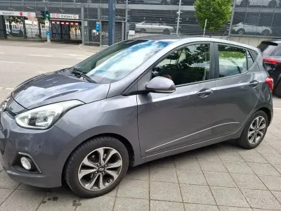 Gebraucht Hyundai i10 Edition 87 PS (63 kW) 2015 Grau Kleinwagen