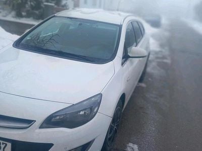 Weiß Gebraucht 2013 Opel Astra Kombi | 3.699 € (Guter Preis)