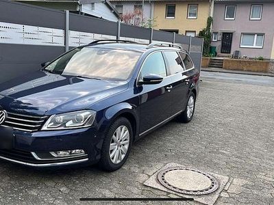Gebraucht VW Passat Highline 140 PS (102 kW) 2013 Blau Kombi