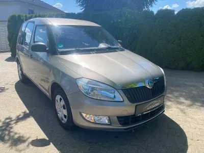 Gebraucht Skoda Roomster Family 69 PS (50 kW) 2012 Gelb Van / Kleinbus