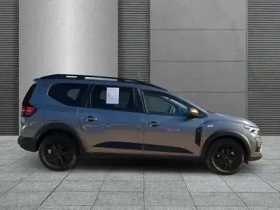 Neu Dacia Jogger Extreme 141 PS (103 kW) 2025 Grau Van / Kleinbus