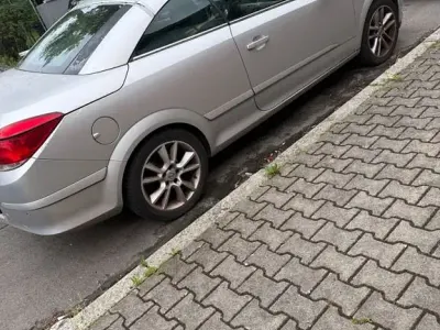 Gebraucht Opel Astra Cabriolet Cosmo 105 PS (77 kW) 2006 Schwarz Cabrio
