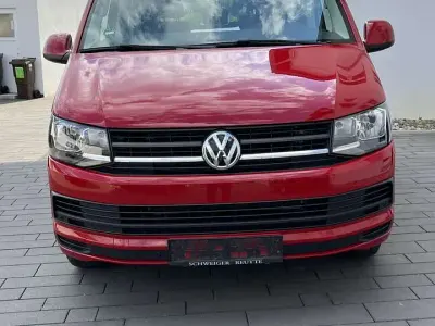 Gebraucht VW Multivan Trendline 150 PS (110 kW) 2017 Rot Van / Kleinbus