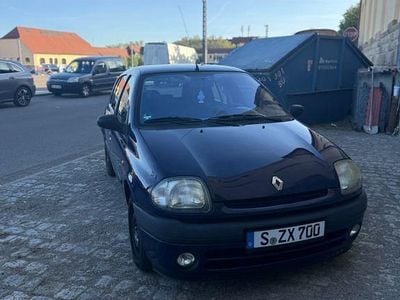 Second-hand Renault Clio II 58 CP (42 kW) 1999 Albastru Berlinǎ