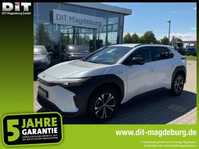 Gebraucht Toyota bZ4X Basis 150 kW (204 PS) 2023 Platinumweiß perleffekt SUV