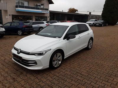 Weiß Gebraucht 2024 VW Golf Goal Limousine | 26.990 € (Guter Preis)